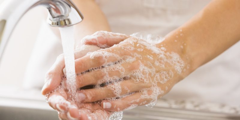 Thường xuyên rửa tay để diệt vi khuẩn