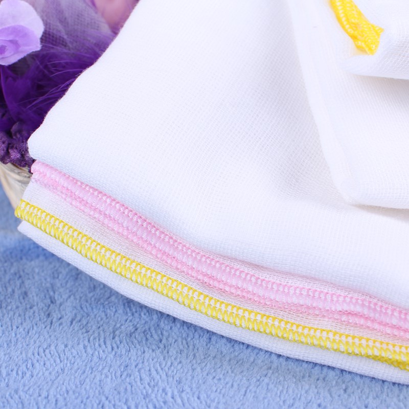 Vệ sinh khăn tắm, khăn sữa ngay sau khi sử dụng để đảm bảo an toàn cho làn da bé